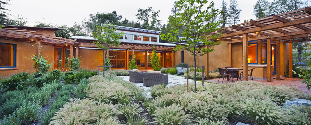 vine hill residence courtyard